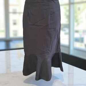 Elegant Black Midi Trumpet Skirt with Ruffled Hem